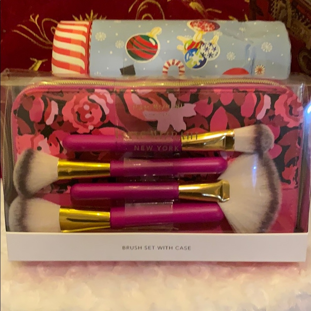 ♥️ Isaac Mizrahi Brush Set with case ♥️
